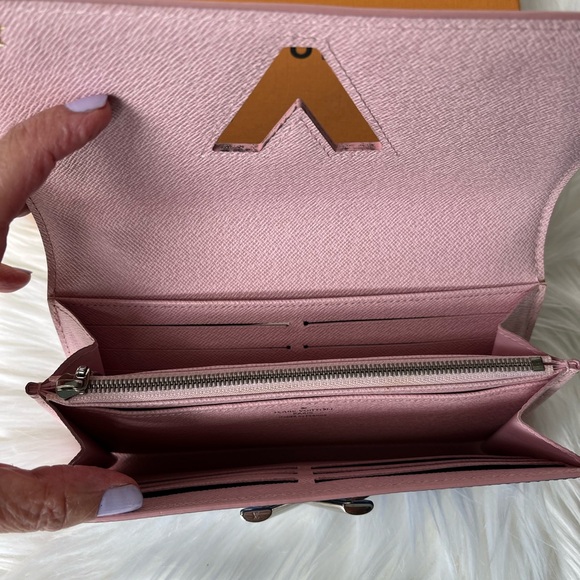Louis Vuitton Epi twist lock wallet in color block blue/pink in EUC - Picture 5 of 10